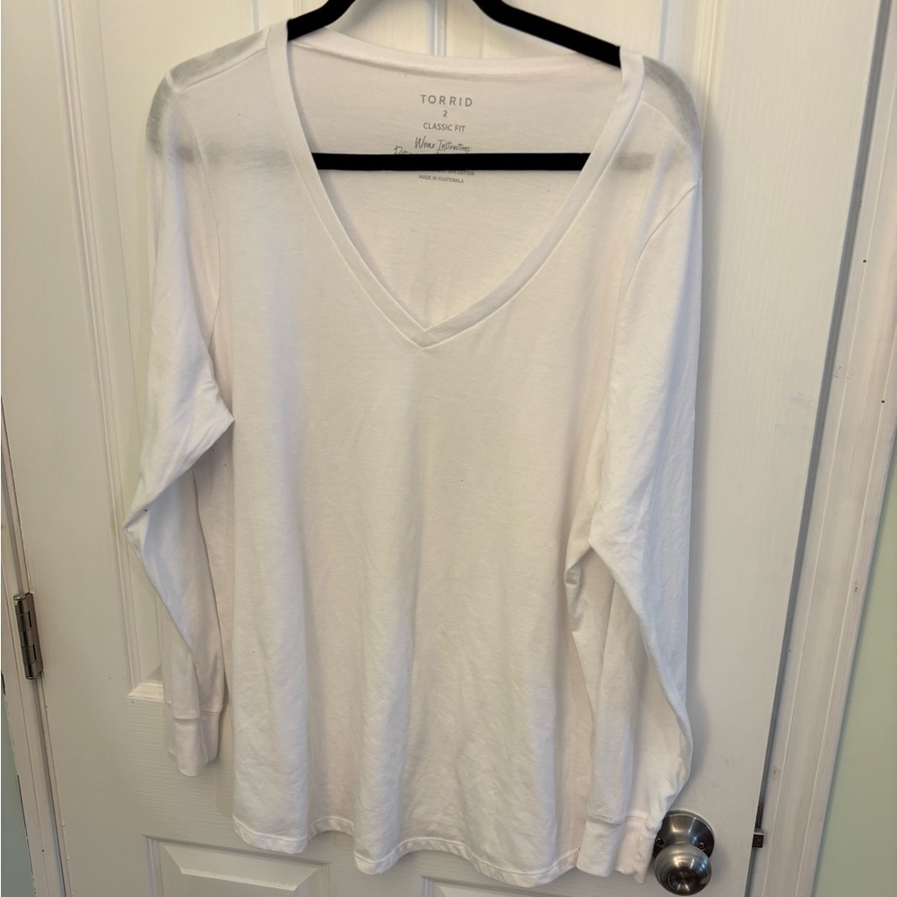 Torrid White V-Neck Long Sleeve Top/ size / or equivalent to an 18/20